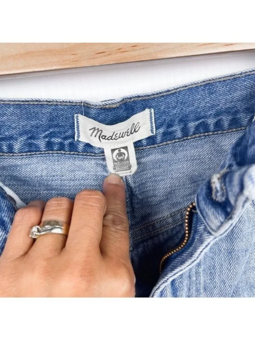 Madewell The Perfect Vintage Jean in Calabria Wash MB435 distressed Edition 26